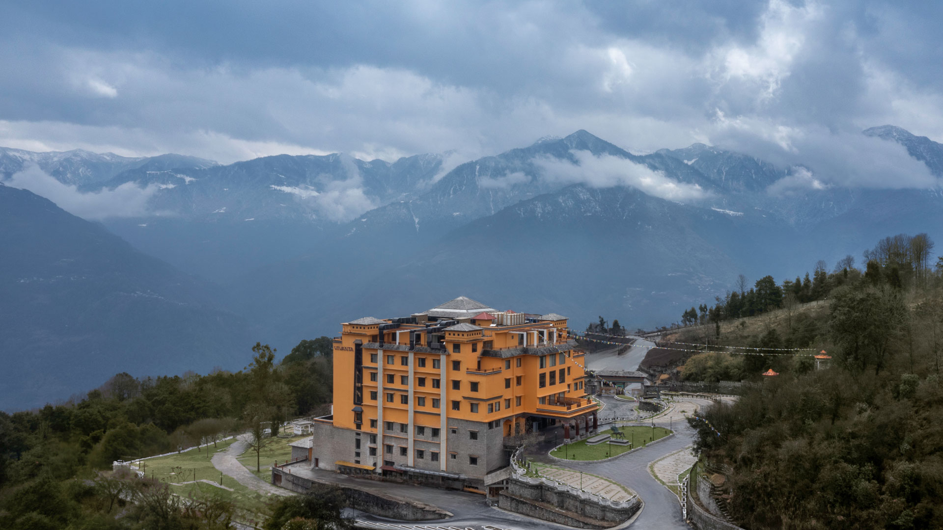 Breathtaking view of the mountains around Ginger Tawang