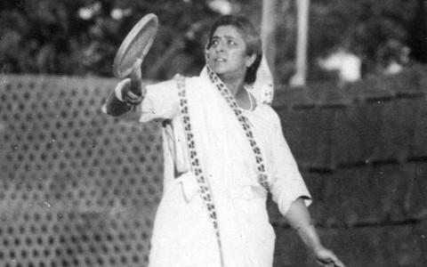 meherbai plays tennis